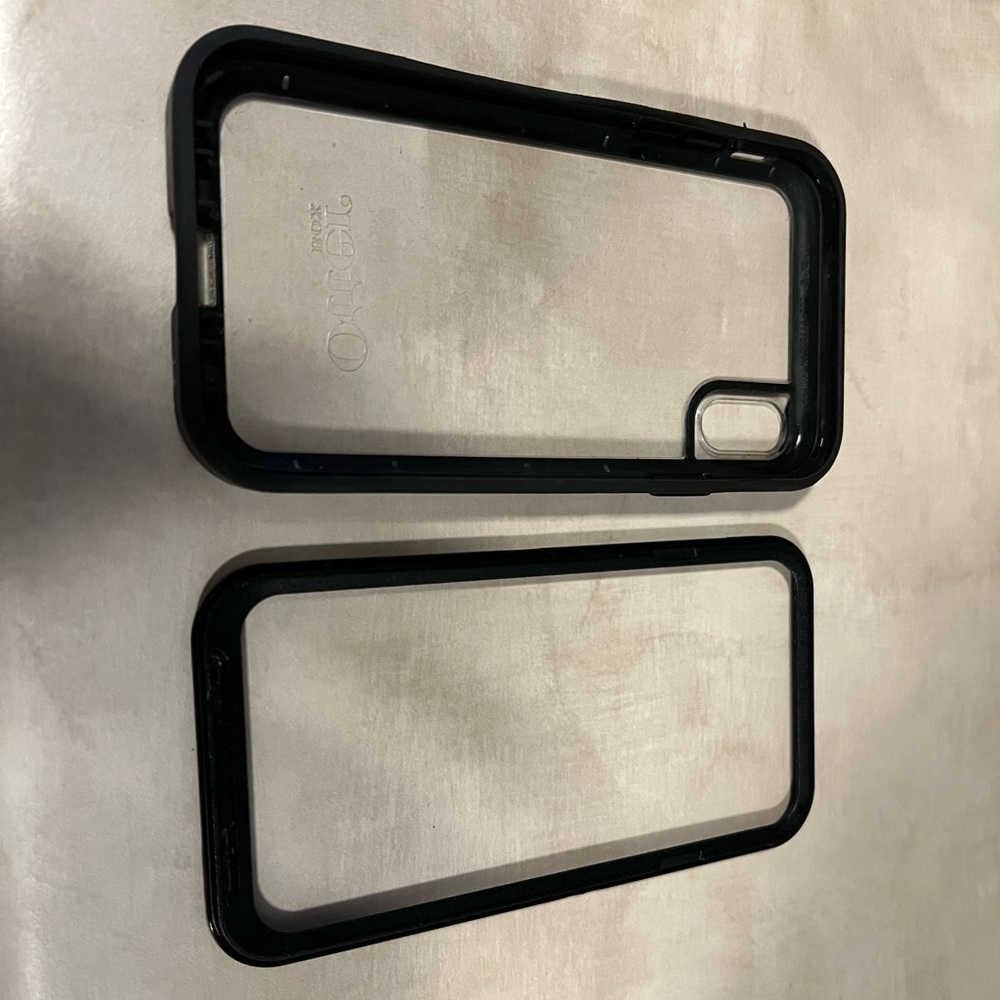 Used clear otterbox case for iPhone XR